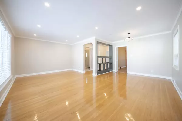 Toronto W08, ON M9B 2T9,21 Lesmar DR