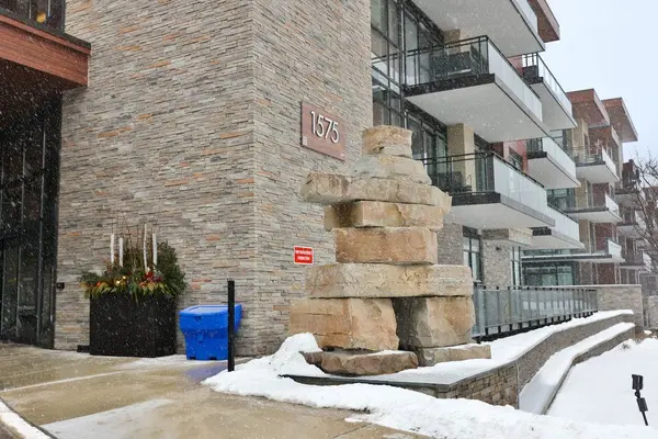 Mississauga, ON L5J 0B1,1575 Lakeshore RD W #222