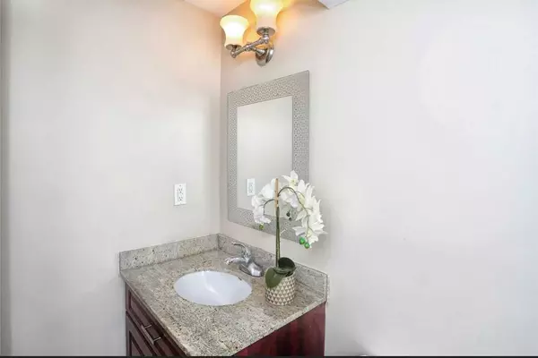 Brampton, ON L6Y 5N4,71 Pantomine BLVD #Basement