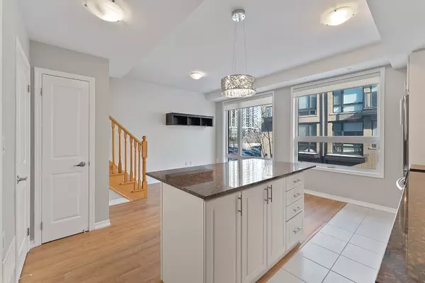 Toronto W08, ON M8Z 3L2,32 Fieldway RD #106