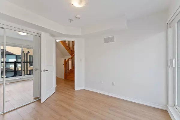 Toronto W08, ON M8Z 3L2,32 Fieldway RD #106