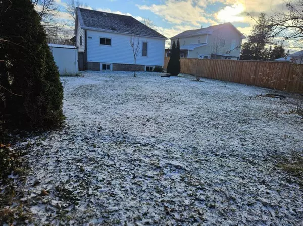 Petrolia, ON N0N 1R0,4360 Petrolia Line