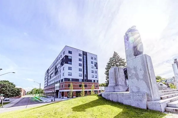 Brantford, ON N3T 2L3,1 Wellington ST #404