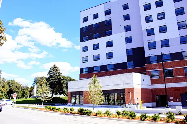 Brantford, ON N3T 2L3,1 Wellington ST #404