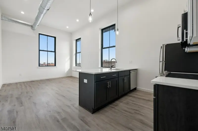 Newark City, NJ 07107,70 Roseville Ave