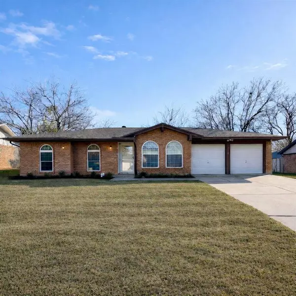 318 NE Michael Drive, Burleson, TX 76028