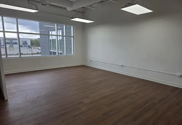 Oakville, ON L6L 0H5,3495 Rebecca ST #214