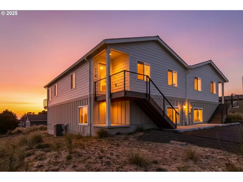 120 CRESCENT ST, Tillamook, OR 97141