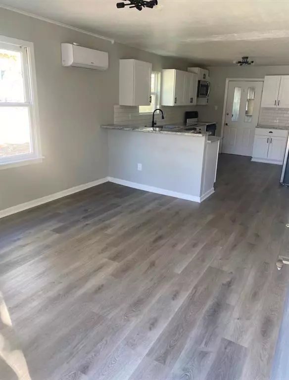 De Leon, TX 76444,225 E Reynosa