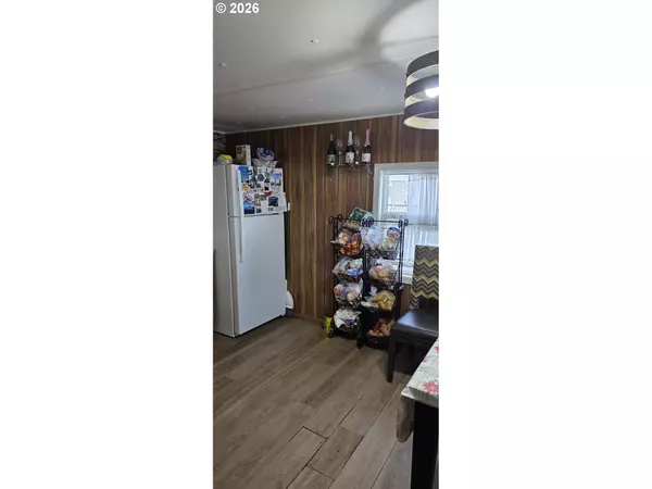 Springfield, OR 97478,5335 Main #154