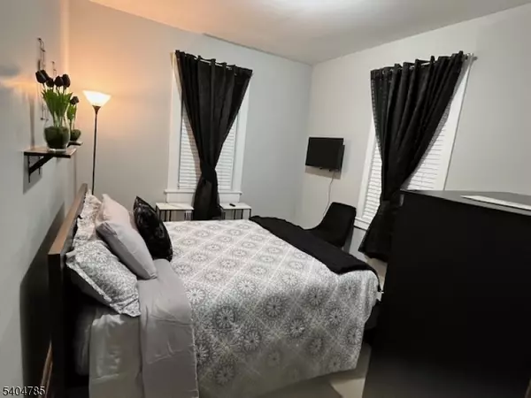 Newark City, NJ 07112,42 Harding Ter