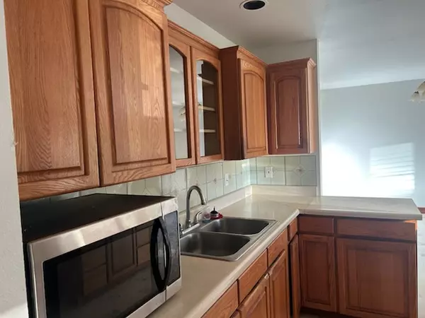 Kalaheo, HI 96741,5201 PUUWAI RD