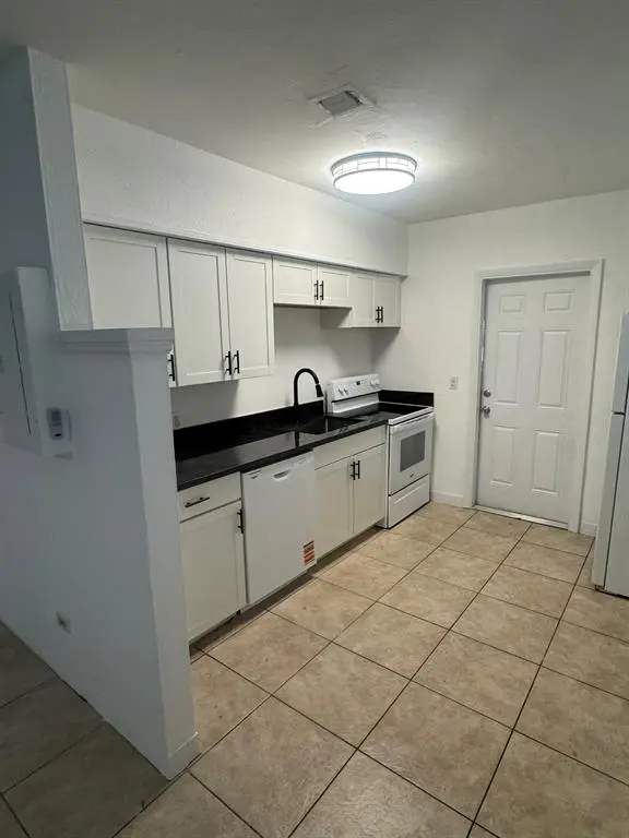 Lauderdale By The Sea, FL 33308,4605 Poinciana St #N