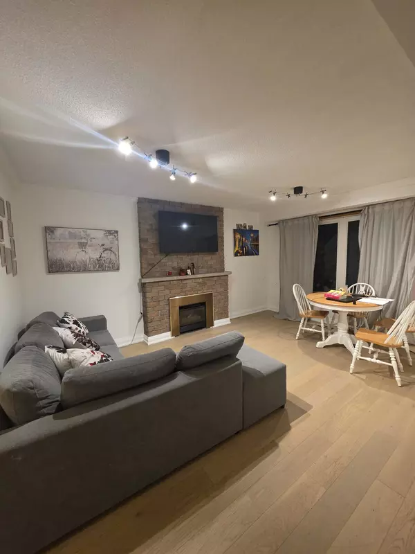 Mississauga, ON L4W 3M9,1229 Underwood DR