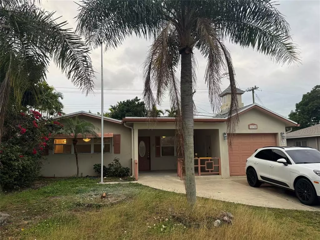 Lantana, FL 33463,1134 Pine tree