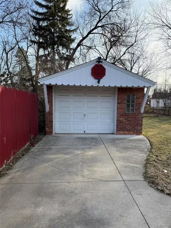 Detroit, MI 48228,9534 Heyden