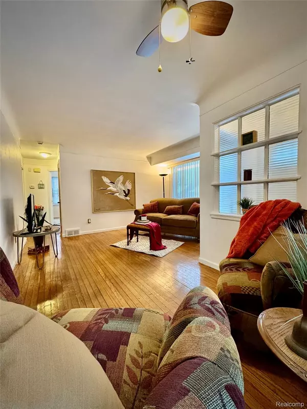 Detroit, MI 48228,9534 Heyden