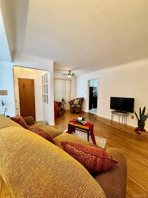 Detroit, MI 48228,9534 Heyden