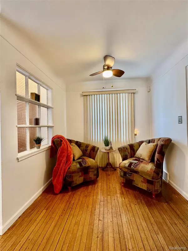 Detroit, MI 48228,9534 Heyden