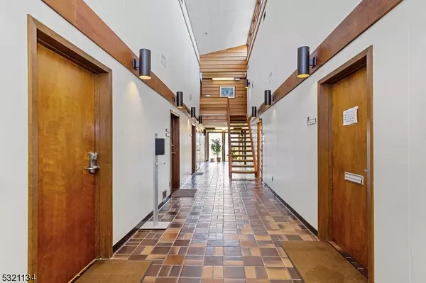 Livingston Twp., NJ 07039,209 S. Livingston Ave