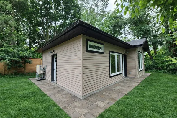 Barrie, ON L4M 3T6,120 Dundonald ST #Gdn Ste