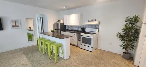 Miami Beach, FL 33141,7725 Harding Ave #4