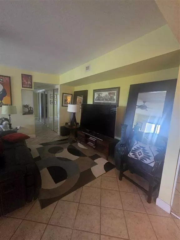 Fort Lauderdale, FL 33311,701 NW 19th St #401