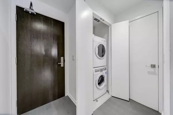 Toronto C01, ON M5H 0B1,70 Temperance ST #1912