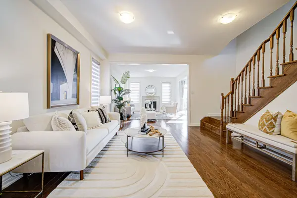 Aurora, ON L4G 1B7,99 Chouinard WAY