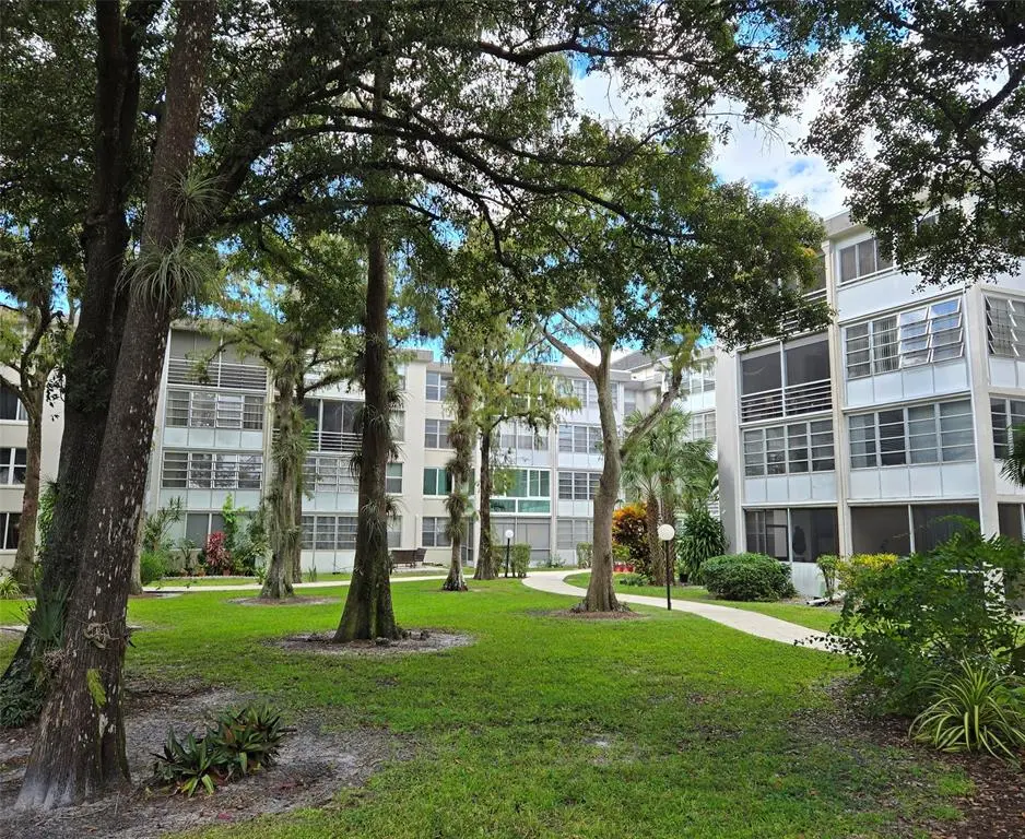 Lauderdale Lakes, FL 33313,4898 NW 29th Ct #412