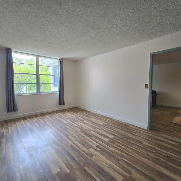 Lauderdale Lakes, FL 33313,4898 NW 29th Ct #412