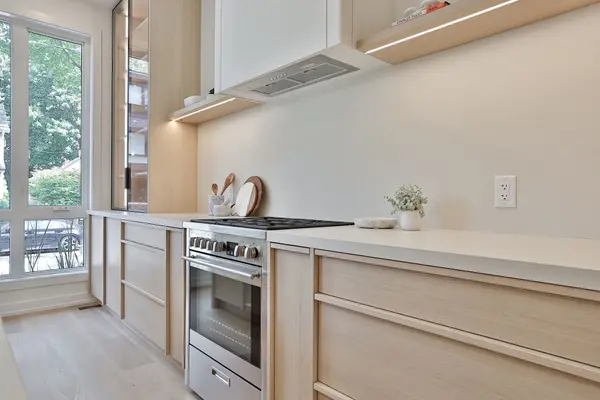 Toronto E01, ON M4M 2X3,60 Winnifred AVE