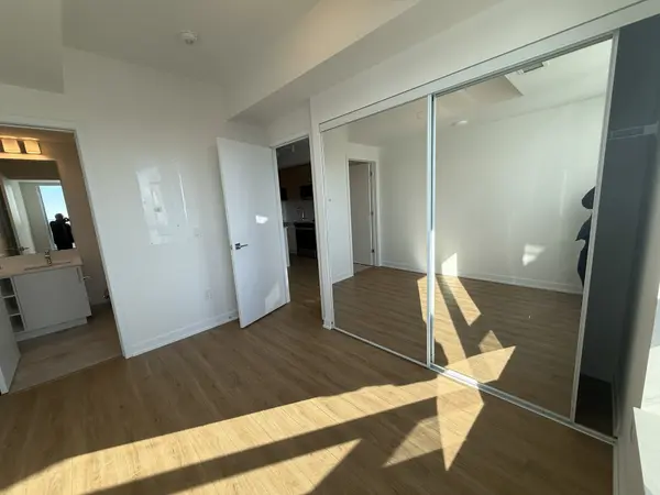 Burlington, ON L7T 0C8,500 Plain RD E #PH02