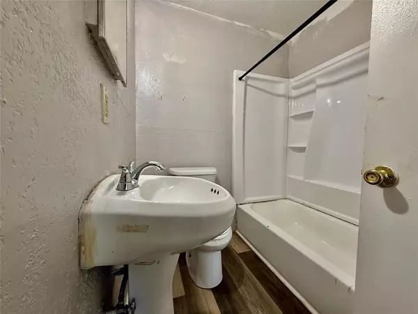 Mineral Wells, TX 76067,815 SE 18th Street #C