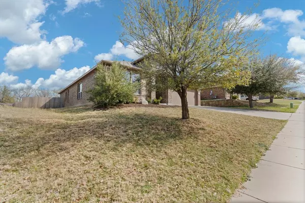 Azle, TX 76020,1313 MEADOWLAKES Drive