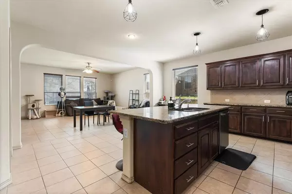 Azle, TX 76020,1313 MEADOWLAKES Drive