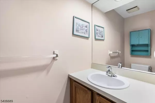 Newton Town, NJ 07860,78 Carriage Ln