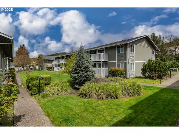 Roseburg, OR 97470,885 NE SUNSET ST #26
