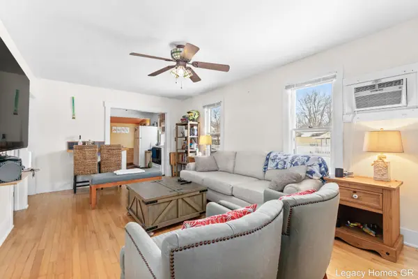 South Haven, MI 49090,1002 St Joseph ST