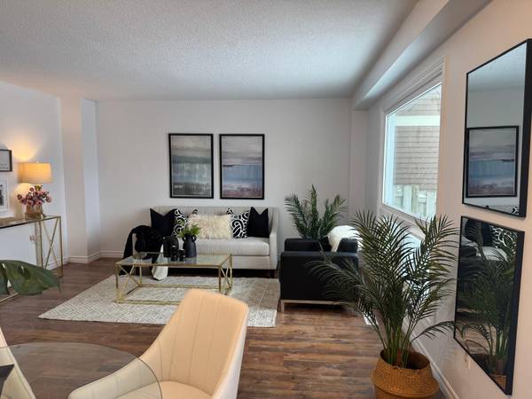 24 Lampman LN, Barrie, ON L4N 5B1