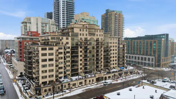 Burlington, ON L7R 0A4,399 Elizabeth ST #610