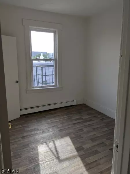 Passaic City, NJ 07055,139 9Th St #3