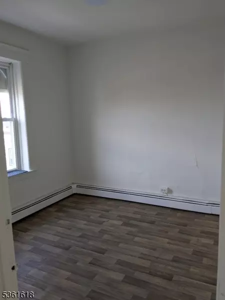 Passaic City, NJ 07055,139 9Th St #3