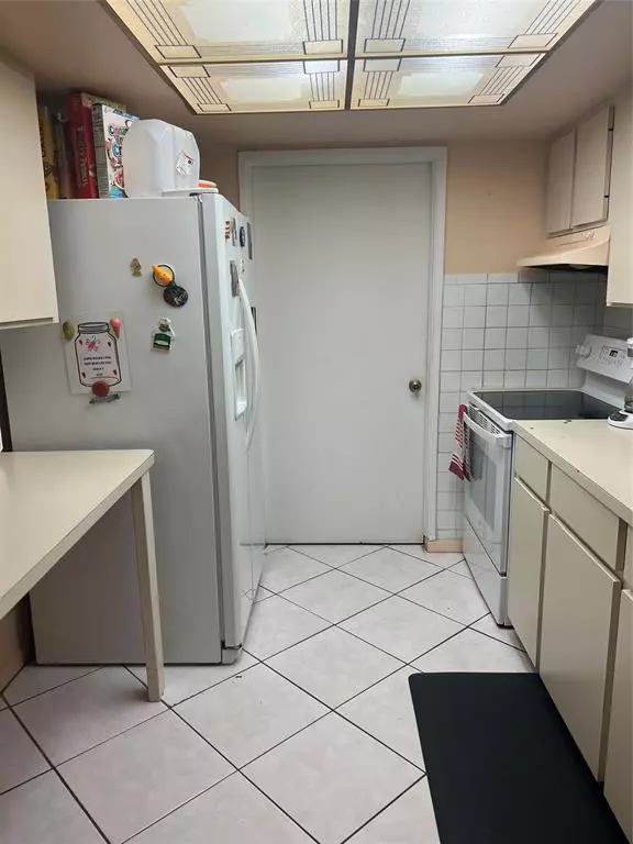 Lauderhill, FL 33311,1500 NW 32nd Ave