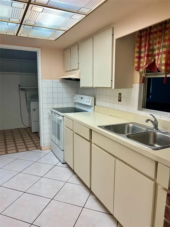 Lauderhill, FL 33311,1500 NW 32nd Ave