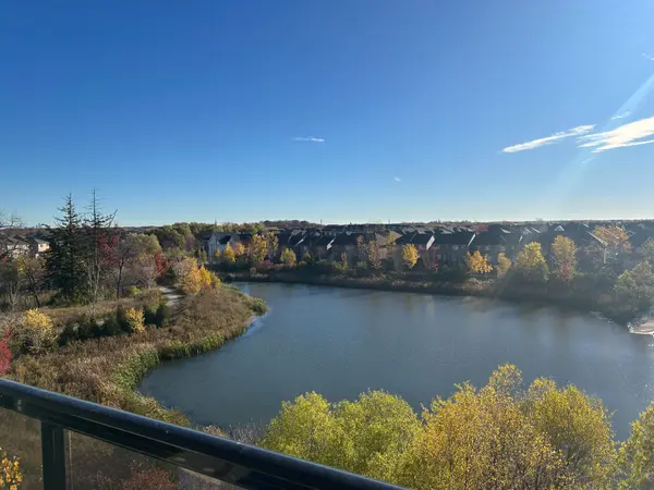 Milton, ON L9T 7E3,640 Sauve ST #421