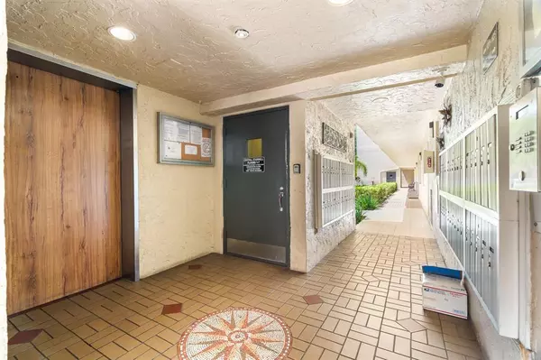 Davie, FL 33328,3300 W Rolling Hills Cir #704