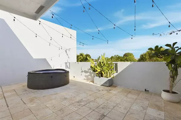 Fort Lauderdale, FL 33301,302 NE 8th Ave #0