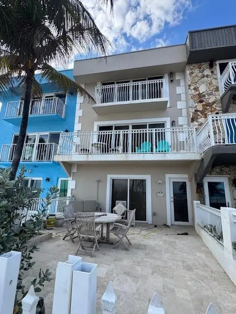 Hollywood, FL 33019,777 S Surf Rd #C