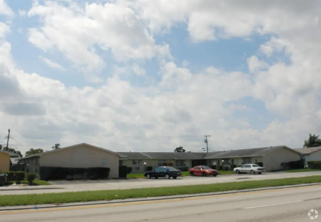 Hollywood, FL 33023,7624 Pembroke Rd #B